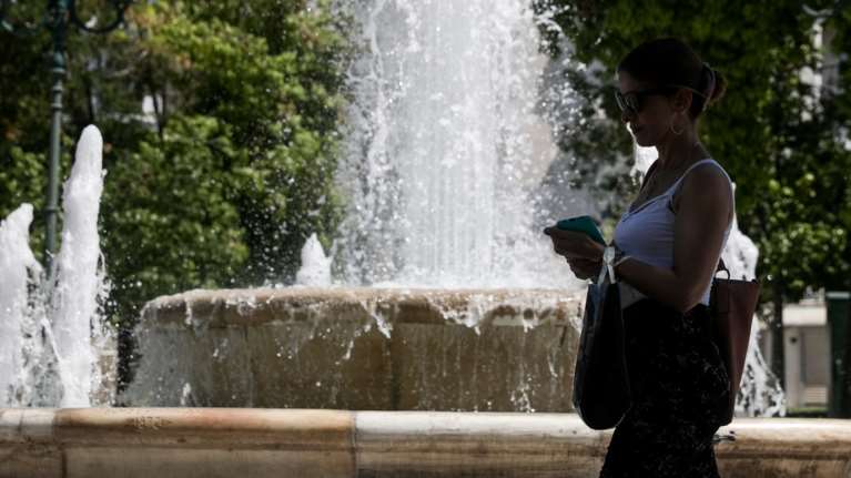 Καύσωνας με μελτέμια σήμερα, επιστρέφουν τα 40άρια το Σαββατοκύριακο - Πολύ υψηλός ο κίνδυνος πυρκαγιάς στην Αττική