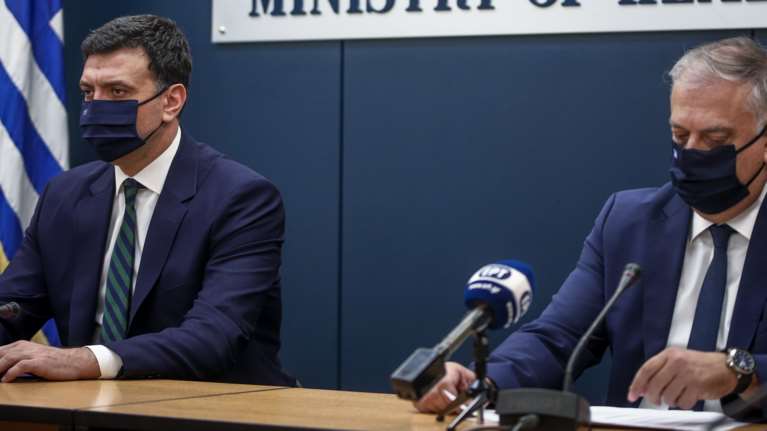 Θεοδωρικάκος: Άδειες και τηλεργασία για τους εργαζόμενους γονείς στο Δημόσιο - Τί θα ισχύσει από Δευτέρα