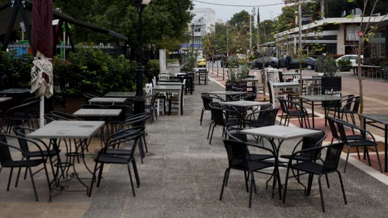 Άνοιγμα αγοράς με κρατική χρηματοδότηση: Ερχεται νέο πακέτο για εστίαση, τουρισμό και επιταγές