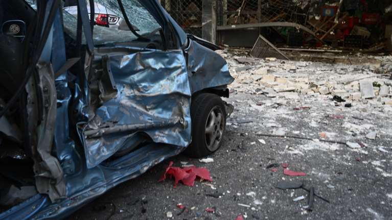 Βίντεο: Η στιγμή της έκρηξης βόμβας σε κάβα της Καλλιθέας: Ποιος είναι ο ιδιοκτήτης που μπήκε στο στόχαστρο