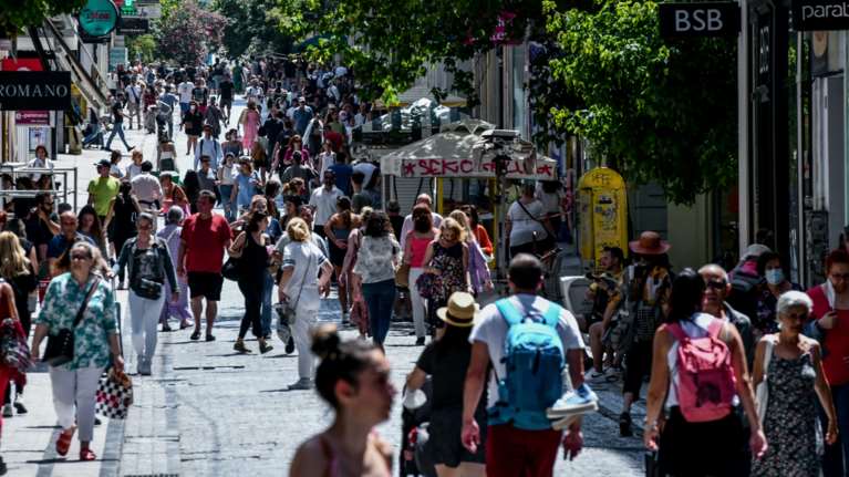 Διπλή αύξηση συντάξεων και ασφαλιστικών εισφορών λόγω πληθωρισμού – Αναλυτικά παραδείγματα