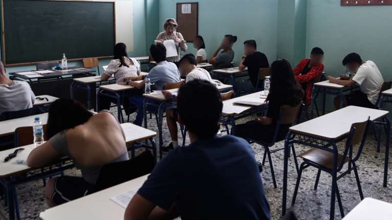 Πανελλήνιες 2023: Ισότητα φύλων και βία κατά των γυναικών τα θέματα στη Νεοελληνική Γλώσσα - &quot;Πιο επίκαιρο από ποτέ&quot;