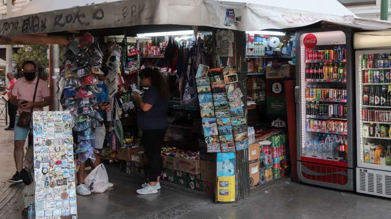 Απαγορεύεται η πώληση καπνού και αλκοόλ στους ανήλικους - Με ταυτότητα θα αγοράζουν οι ενήλικοι