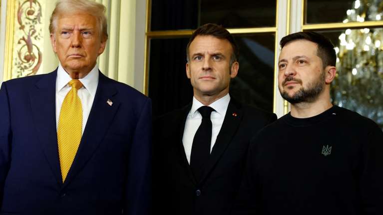 Συνάντηση Τραμπ - Μακρόν στην πρώτη επίσκεψη του εκλεγμένου Αμερικανού προέδρου εκτός ΗΠΑ - Και τριμερής συνάντηση με τον Ζελένσκι