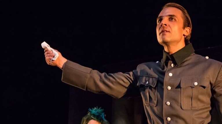 Γαλλία: Δραματική έκκληση για ευθανασία από 42χρονο ηθοποιό - "Οι γιατροί δεν έχουν πια τίποτα να μου προσφέρουν"