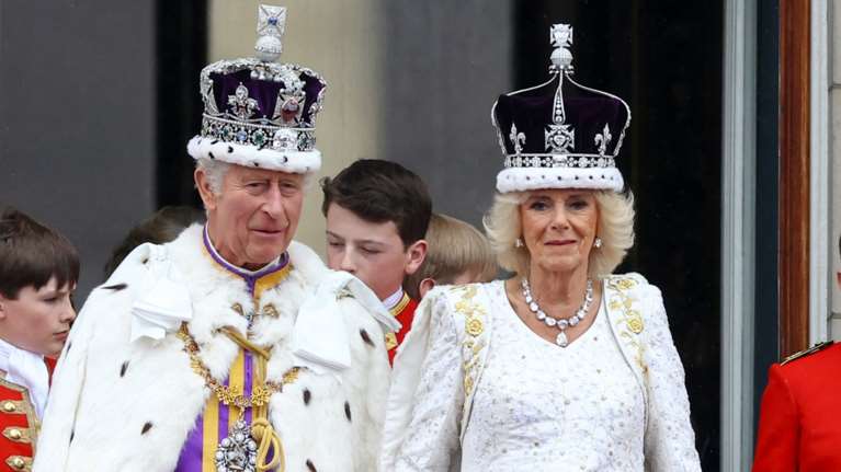 Βασιλιάς Κάρολος: Ένας χρόνος από τη στέψη - Οι λιτοί εορτασμοί της επετείου και η &quot;σκιά&quot; στη βασσιλική οικογένεια