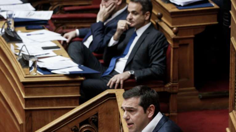 Σήμερα η πρώτη "προεκλογική" μάχη Μητσοτάκη - Τσίπρα στη Βουλή