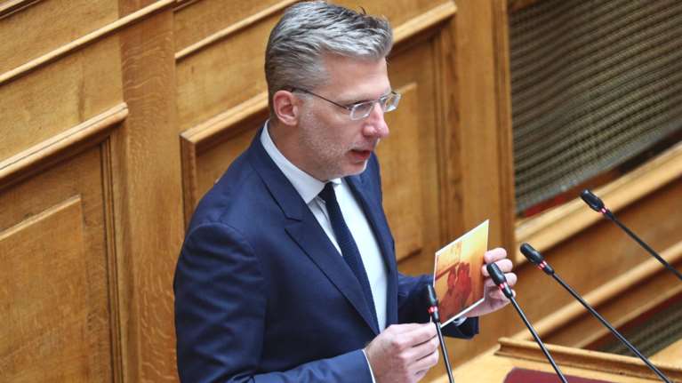 Ο Σκέρτσος απαντά για τον κατώτατο μισθό: 477 ευρώ στη Βουλγαρία, 968 στην Ελλάδα