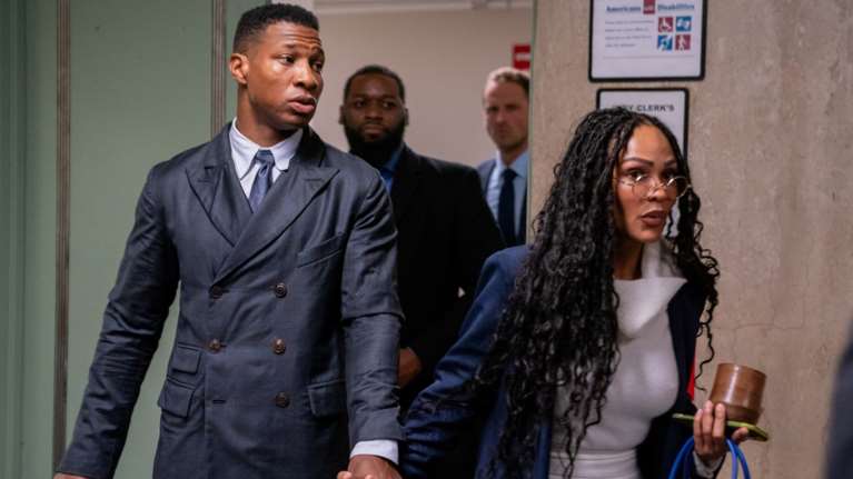 ΗΠΑ: Ένοχος κρίθηκε ο ηθοποιός Τζόναθαν Μέιτζορς για βιαιοπραγία εναντίον της πρώην συντρόφου του