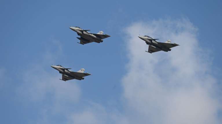 CNBC: Γιατί η Ελλάδα ανήκει στις χώρες του ΝΑΤΟ με τις υψηλότερες αμυντικές δαπάνες αλλά δεν είναι στρατιωτική υπερδύναμη