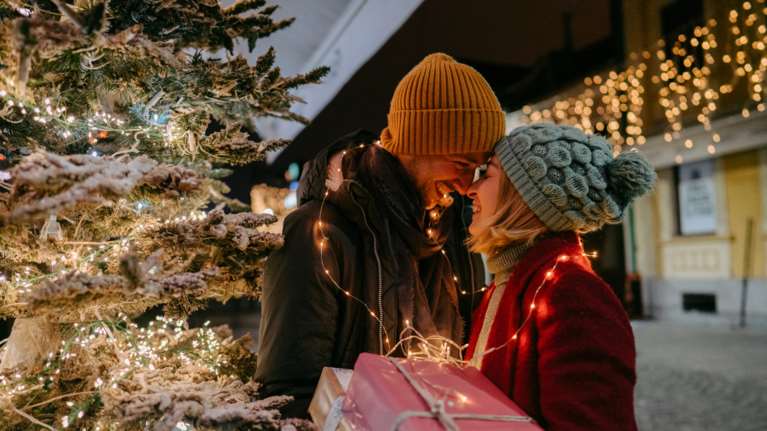 Αυτά τα τρία ζώδια θα βρουν το ταίρι τους τα φετινά Χριστούγεννα