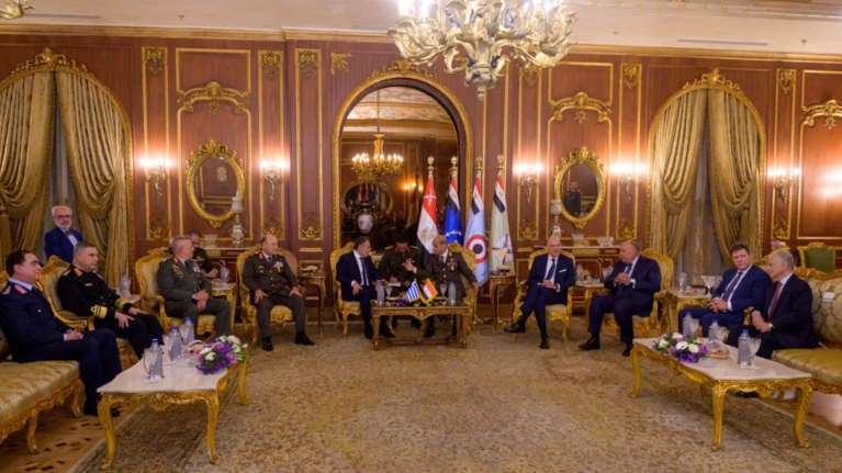 Δένδιας από Κάιρο: Σε αντίθεση με άλλους δεν προσπαθούμε να καταπατήσουμε την κυριαρχία τρίτων κρατών