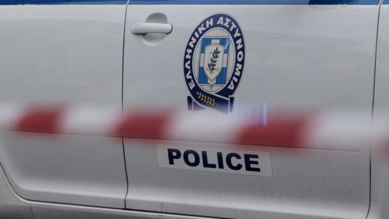 Γλυφάδα: Συνελήφθη 16χρονος μαθητής σε ΕΠΑΛ με τρία μαχαίρια και έναν κόφτη