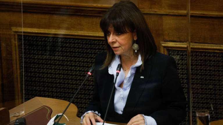 Τηλεφωνικά &quot;περαστικά&quot; από τη Σακελλαροπούλου στον Ιερώνυμο