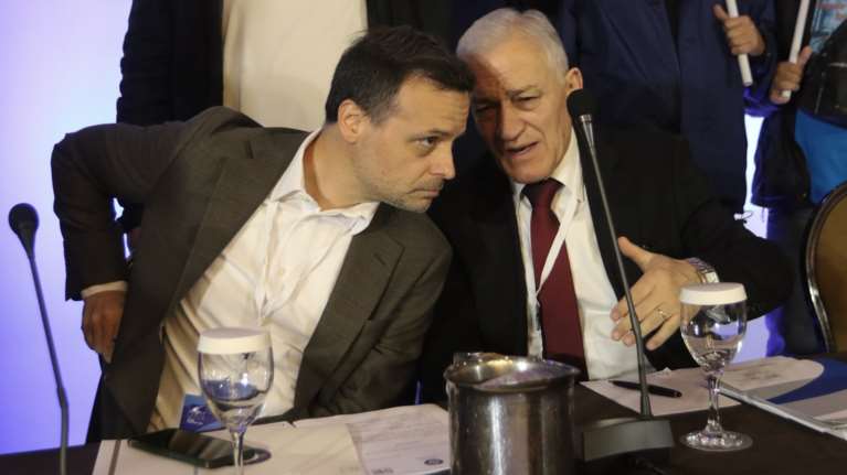 Εκλογές ΚΕΔΕ: Νικητής ο &quot;γαλάζιος&quot; Λάζαρος Κυρίζογλου - Ηττα για Χάρη Δούκα και τη συμμαχία ΠΑΣΟΚ - ΣΥΡΙΖΑ