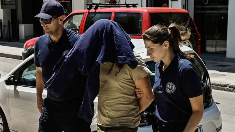 Φωτιά στον Φενεό: Προφυλακίστηκαν οι δύο συλληφθέντες - Έκαναν εργασίες με τροχό και ηλεκτροκόλληση