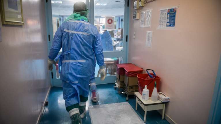 Λαμία: Αγωνία για τον 15χρονο που παραμένει στην εντατική μετά την ανακοπή στο σχολείο - &quot;Μάχη&quot; δίνουν οι γιατροί