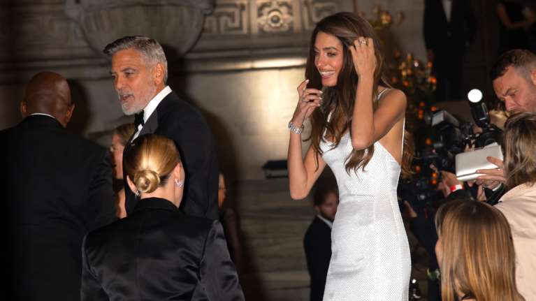 Tζορτζ και Αμάλ Κλούνεϊ: Η χολιγουντιανή εμφάνιση στη Νέα Υόρκη - Σαν νύφη στα λευκά η Αμάλ