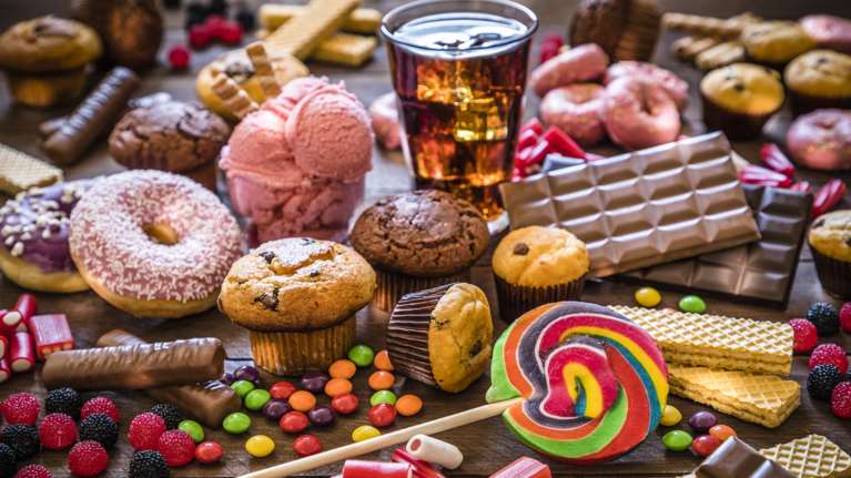 Γιατί να κόψουμε τη ζάχαρη και πώς θα τα καταφέρουμε - Τα τρία λάθη που κάνουμε