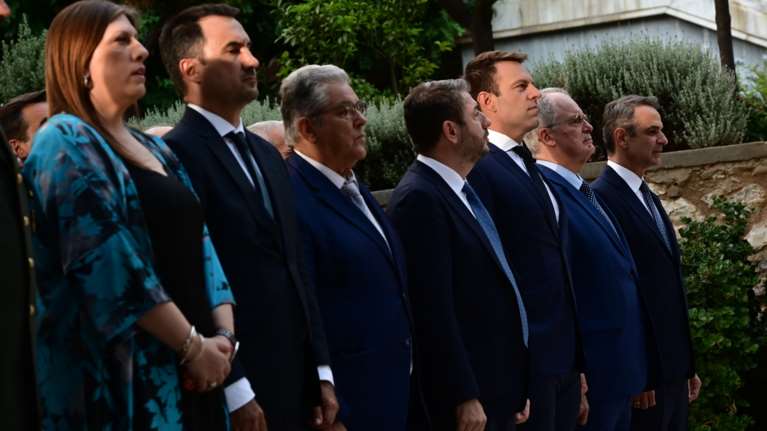 Politico: Οι Έλληνες είναι δυσαρεστημένοι με τον Μητσοτάκη, αλλά νιώθουν πως δεν υπάρχει εναλλακτική