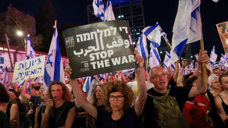 Βήμα πίσω κάνει η Χαμάς: Δέχεται διαπραγματεύσεις για τους ομήρους και χωρίς μόνιμη κατάπαυση του πυρός