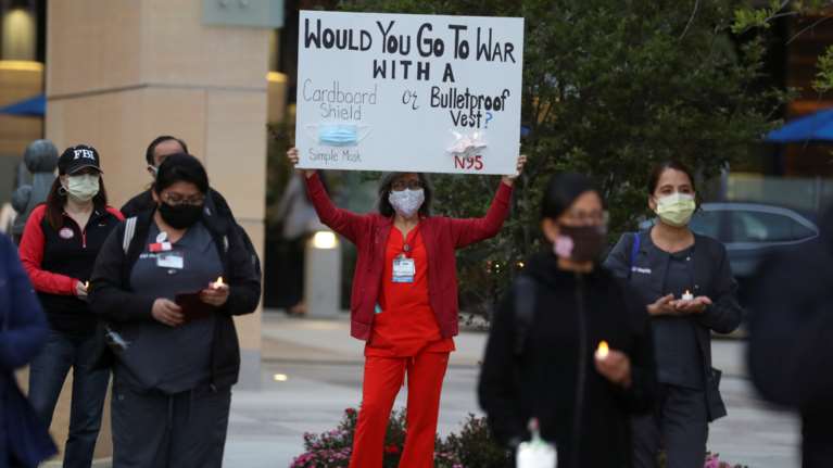 Σοκ στις ΗΠΑ: Άλλοι 2.751 θάνατοι σε ένα 24ωρο