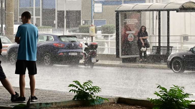 Νέο έκτακτο δελτίο επικίνδυνων καιρικών φαινομένων: Ποιες περιοχές κινδυνεύουν μέχρι το βράδυ - Νέο μήνυμα 112