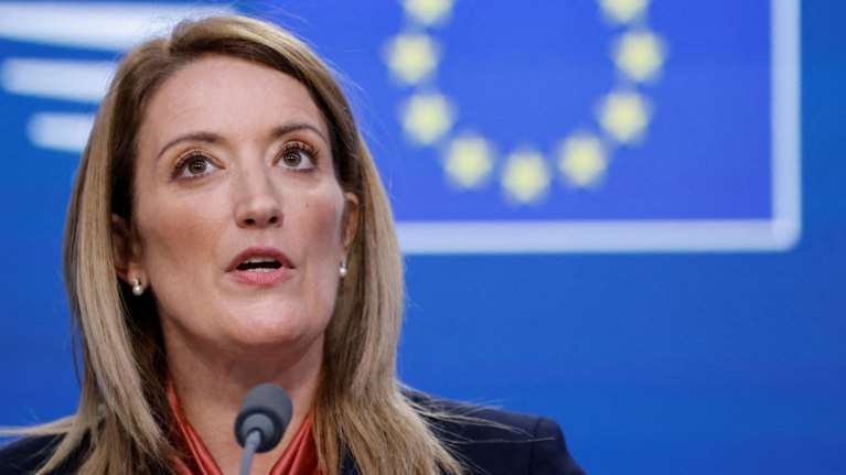 Νέο σκάνδαλο: Η πρόεδρος του Ευρωκοινοβουλίου &quot;ξέχασε&quot; να δηλώσει πέντε ταξίδια δώρο - &quot;Είναι... παράδοση&quot;, είπε