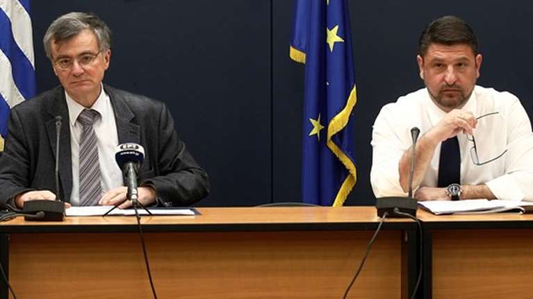 Νέα μέτρα ανακοινώνει η κυβέρνηση μετά την αύξηση των κρουσμάτων: &quot;Φρένο&quot; σε πανηγύρια και beach bar