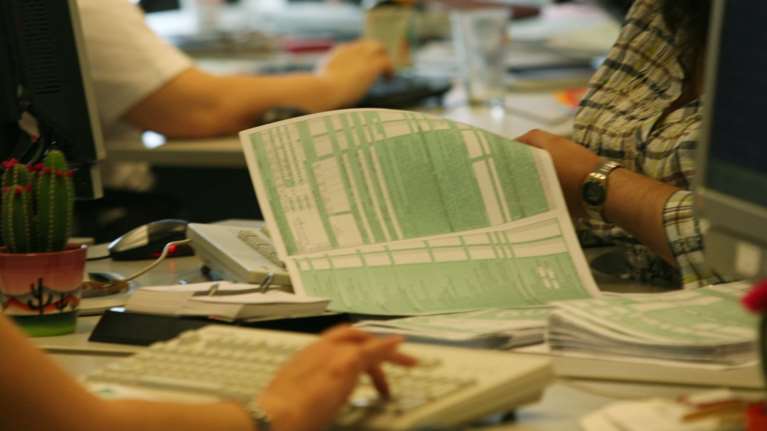 Φορολογικές δηλώσεις 2025: Οι αλλαγές, οι κρίσιμες ημερομηνίες και οι εκπτώσεις - Ποιοι θα πληρώσουν χαμηλότερο φόρο