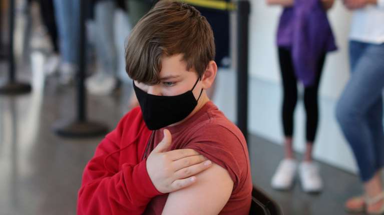 ΕΜΑ: "Πράσινο φως" στο εμβόλιο της Pfizer για παιδιά ηλικίας 12 - 15 ετών