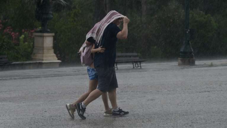 Κακοκαιρία Eva: Μήνυμα του 112 στους κατοίκους της Αττικής -  "Αποφύγετε τις μετακινήσεις" [εικόνα]