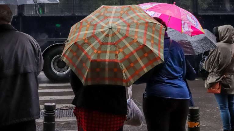 Πρόγνωση Μαρουσάκη: Πώς θα κινηθεί η κακοκαιρία εξπρές τις επόμενες ώρες - Αστατος ο καιρός και την 25η Μαρτίου