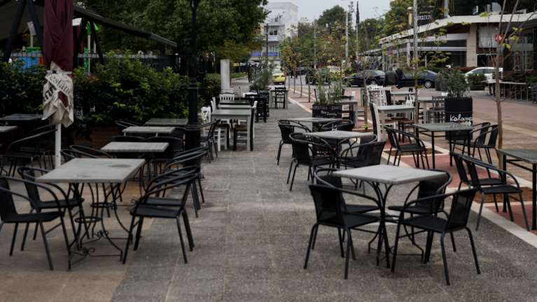 Lockdown: Μετά το Πάσχα επαναλειτουργεί η εστίαση - Πότε ανοίγουν κέντρα αισθητικής, σχολές οδηγών και γυμναστήρια