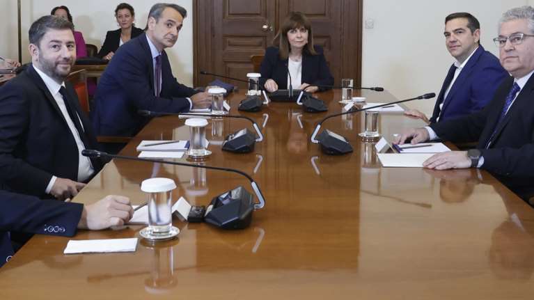 Ο Ιωάννης Σαρμάς υπηρεσιακός πρωθυπουργός - Ούτε μισή ώρα η σύσκεψη των πολιτικών αρχηγών στο Προεδρικό Μέγαρο