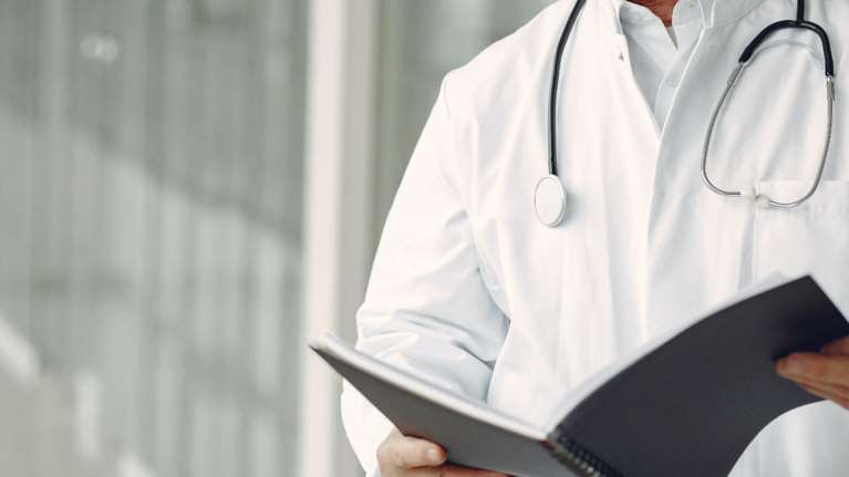 Προσωπικός γιατρός: Αλλάζουν όλα στις συμμετοχές σε φάρμακα και εξετάσεις - &quot;Πρόστιμα&quot; σε όσους δεν εγγραφούν