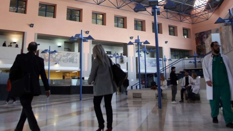 Συνελήφθησαν νοσηλεύτριες στο &quot;Αττικόν&quot; - Χορήγησαν λάθος αντιβιοτικό σε 22χρονη και έπαθε αλλεργικό σοκ