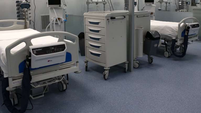 Απίστευτο: Πολιτικές κόντρες- με fake news- μεταξύ γιατρών, για τις κλίνες ΜΕΘ που λιγοστεύουν