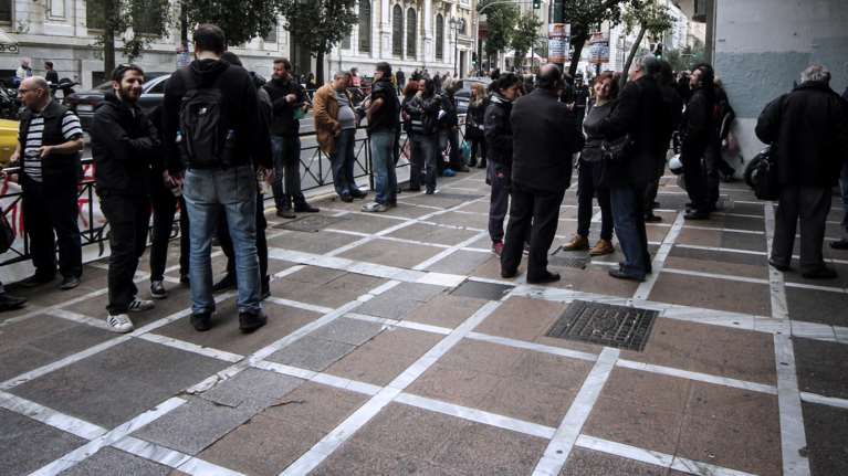 Επίδομα 400 ευρώ: Πώς θα ενισχυθούν εκτάκτως 130.000 μακροχρόνια άνεργοι - Τι προβλέπει η ΚΥΑ