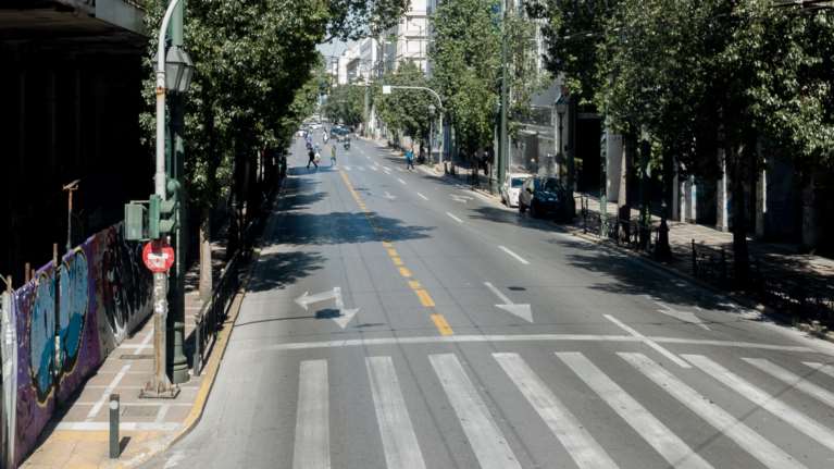 Θέμα χρόνου η απαγόρευση κυκλοφορίας αν δεν τηρηθούν τα μέτρα - Το μήνυμα Μητσοτάκη