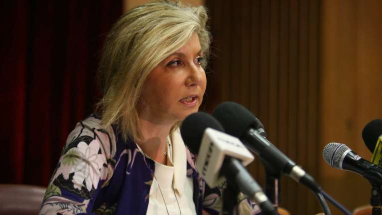 Βόλος: &quot;Ουδείς εξεπλάγη όταν άκουσε το όνομά του&quot;, λέει η Ζέττα Μακρή για τον εκβιασμό της από δημοσιογράφο