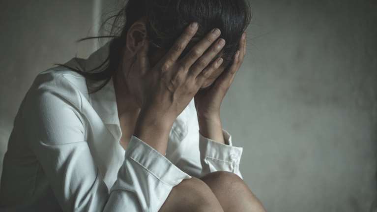 Νέο επεισόδιο ενδοοικογενειακής βίας στην Κρήτη: Χτυπούσε τη σύντροφό του στο κεφάλι