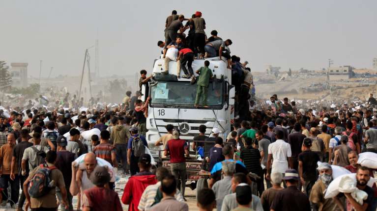 Ξεριζώνονται χιλιάδες Παλαιστίνιοι μετά την έγκριση κατάληψης της πόλης της Γάζας από τον ισραηλινό στρατό