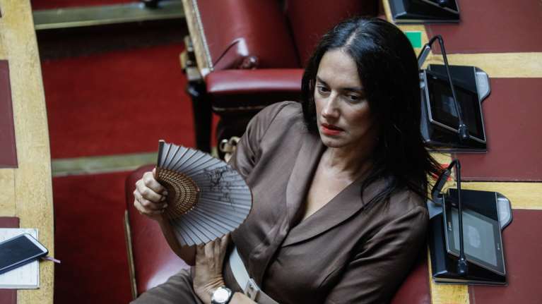 Η Νόνη Δούνια εξηγεί γιατί λιποθύμησε: Ηταν ένα συνδυαστικό επεισόδιο - Πίεσης, κούρασης, αϋπνίας, κλιμακτηρίου