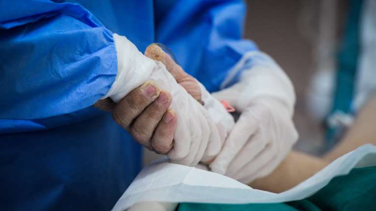 Κορονοϊός: Σπαρακτική κραυγή γιατρού στο Παπανικολάου - &quot;Διασωληνώνουμε 40χρονους - Βοηθήστε μας&quot;