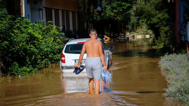 Κακοκαιρία Daniel: Μπαίνει πλαφόν σε είδη πρώτης ανάγκης μετά τις καταγγελίες για αισχροκέρδεια