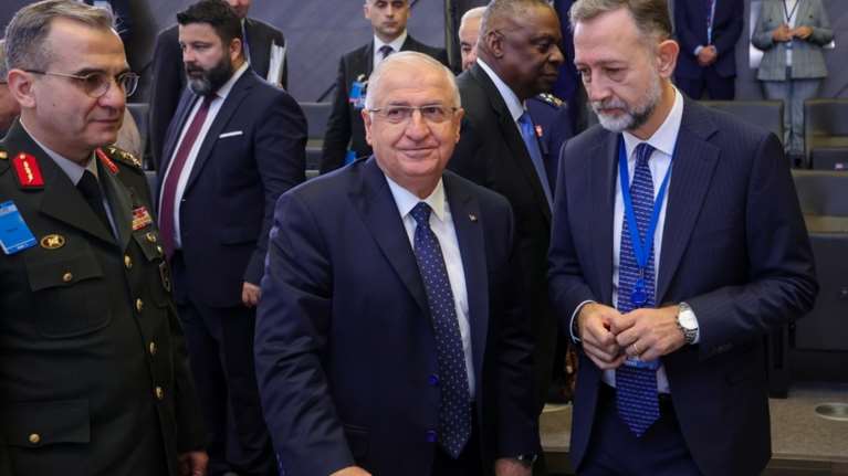 Τούρκος υπουργός Άμυνας: Αρκετά θετικές οι συνομιλίες με την Ελλάδα