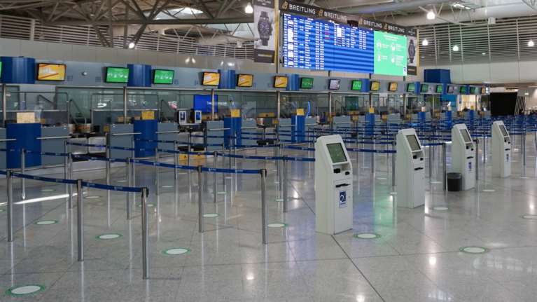 Lockdown: Νέοι κανόνες στις αεροπορικές πτήσεις - Ποιοι μπαίνουν σε καραντίνα και ποιοι όχι