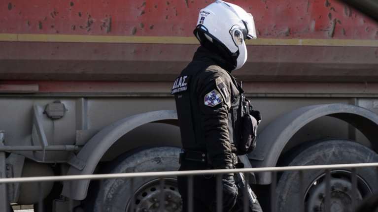 Βόλος: Αστυνομικός έδωσε 20 ευρώ από την τσέπη του σε πρατηριούχο για οικογένεια που δεν μπορούσε να τον πληρώσει με κάρτα