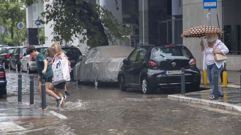 Εκτακτο δελτίο της ΕΜΥ: Ισχυρές βροχές, καταιγίδες και χαλάζι ως την Πέμπτη - Ποιες περιοχές θα επηρεαστούν